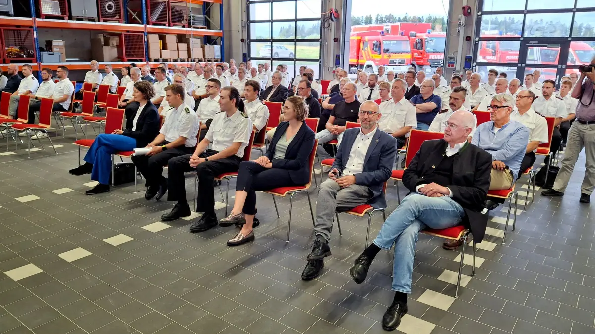 Der große Waldbrand hat gerade erst gezeigt, wie wichtig eine schlagkräftige Feuerwehr ist, da waren sich die Gäste einig.