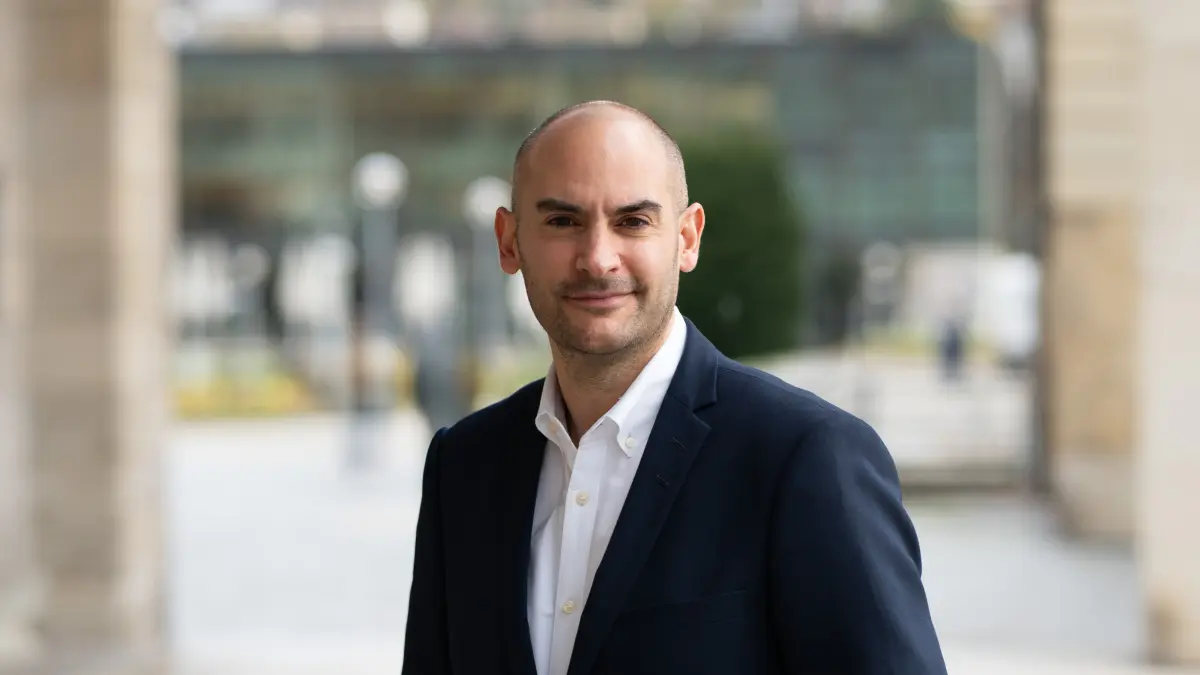 Finanzminister Danyal Bayaz (Grüne) ist Festredner der Mittelstandskundgebung in Musdorf.
