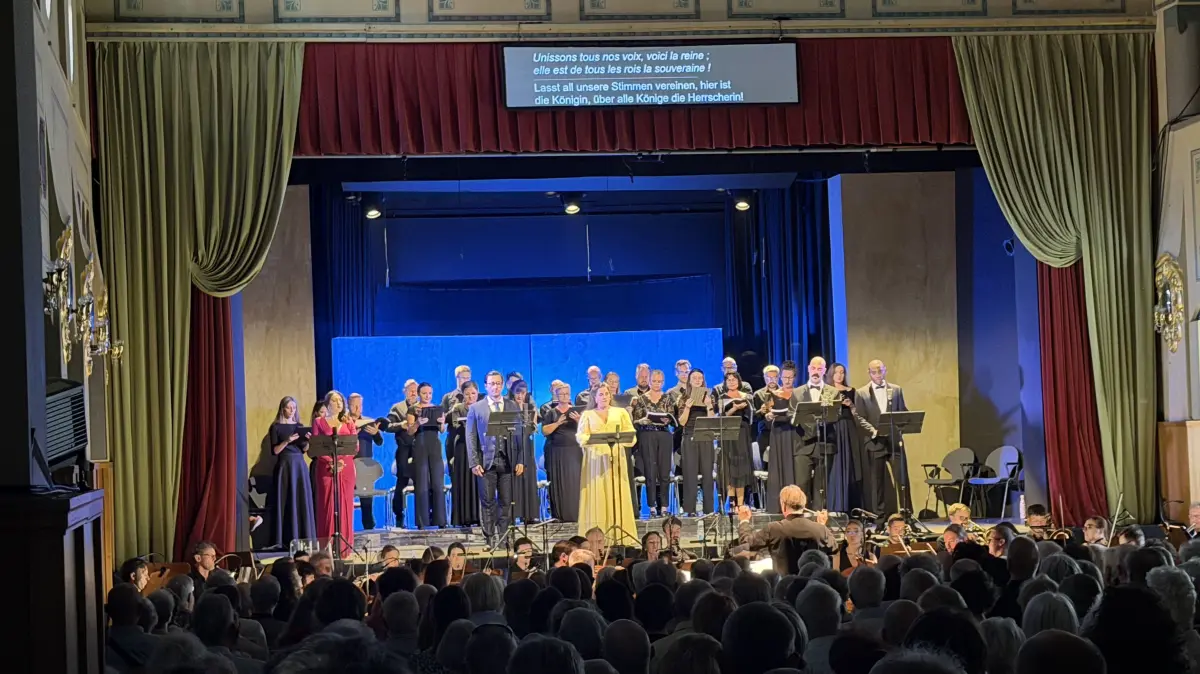 Voll besetztes Kurhaus