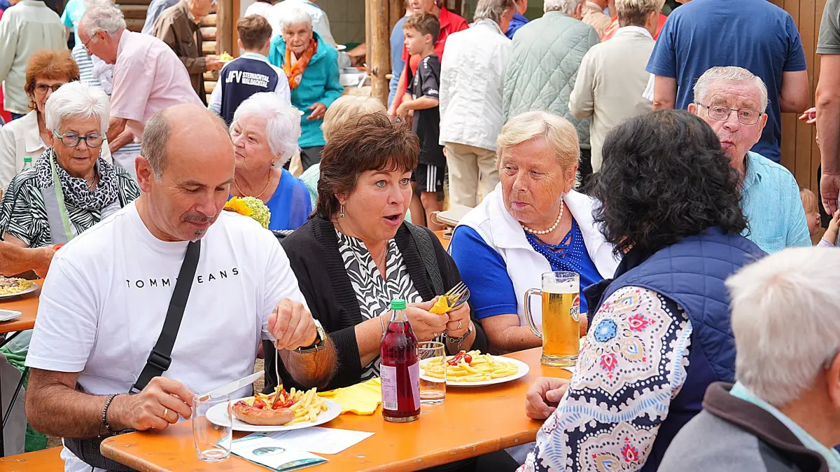 Das Schüttefest der Horber Kolpingsfamilie vereinigte geistliche Impulse und Segen mit Geselligkeit.