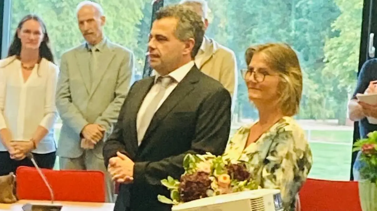 Sebastian Kopp wurde zum neuen Bürgermeister von Bad Liebenzell gewählt. Mit seiner Frau Stefanie Glaser freut er sich über das Ergebnis.