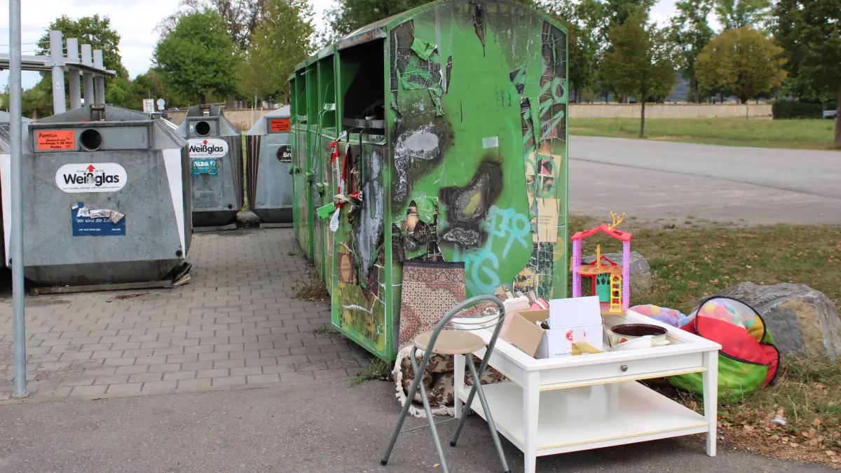 Wild abgelagerter Müll ist immer wieder an den Containern an der Sülchenkirche zu sehen.