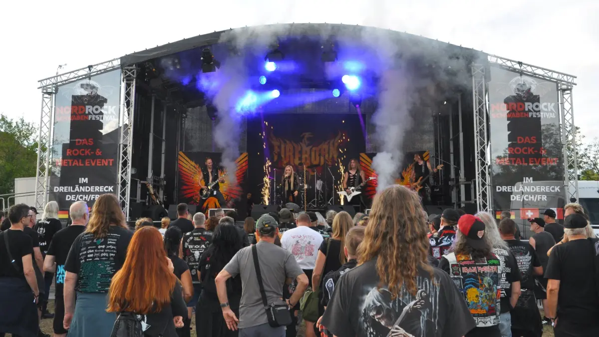 „Fireborn“ aus Stetten wurden von den Fans begeistert begrüßt.