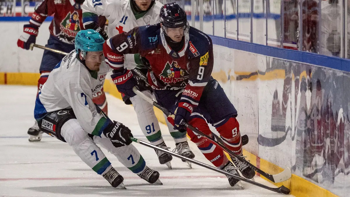 Nikolas Linsenmaier (EHC Freiburg, #09), Justin Buesing (Bietigheim Steelers, #07)