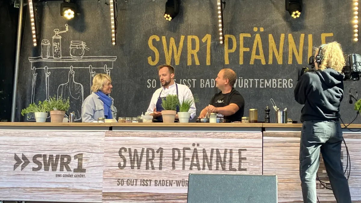 Die SWR1 Pfännle Kochshow (hier 2024 in Freiburg) ist beim Biosphärenfest in Hausen wieder dabei.