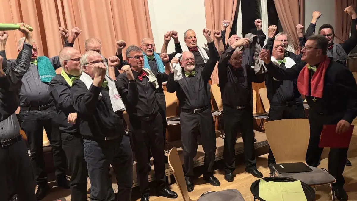 Der Männerchor Hüsingen – hier bei seinem Auftritt im Frühjahr – probt. (Archivfoto)