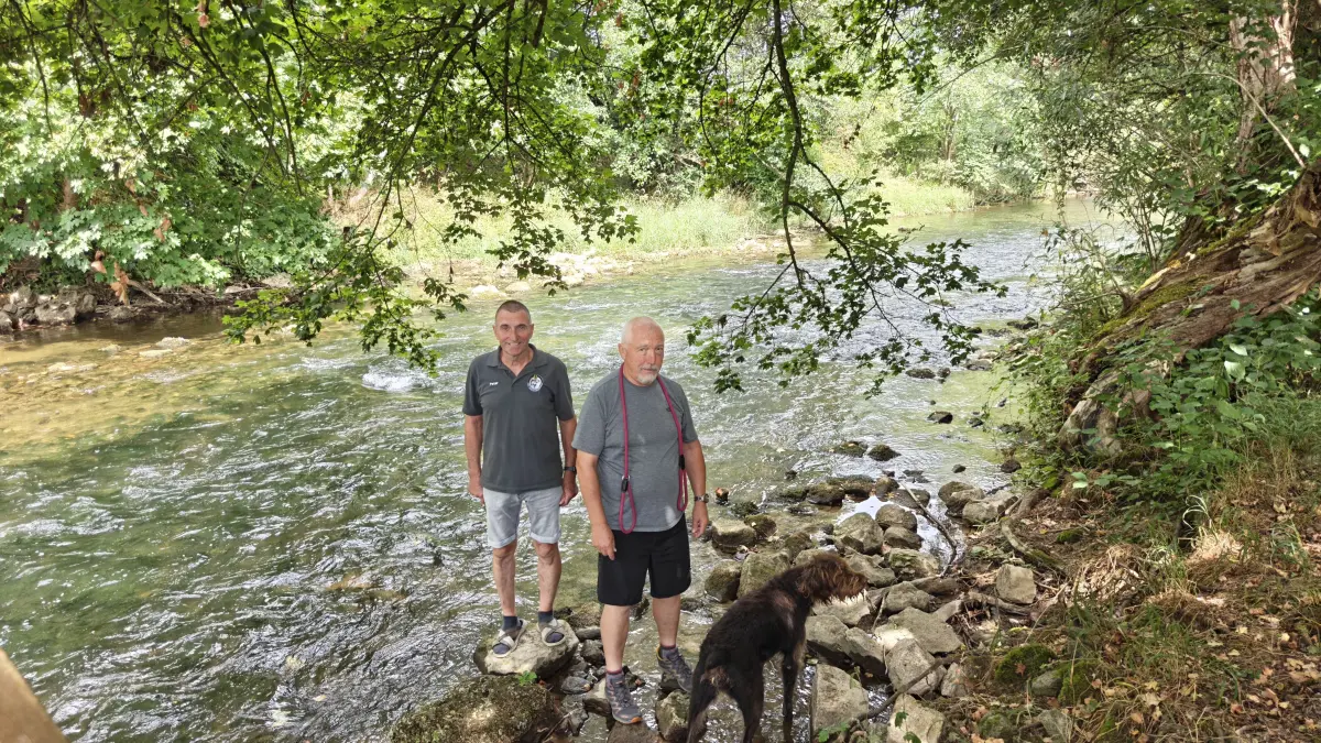 Vorsitzender Peter Beiter (links) und Gewässerwart Lothar Konrad vom Angel- und Naturschutzverein haben die Entwicklungen am Neckar genau im Auge.