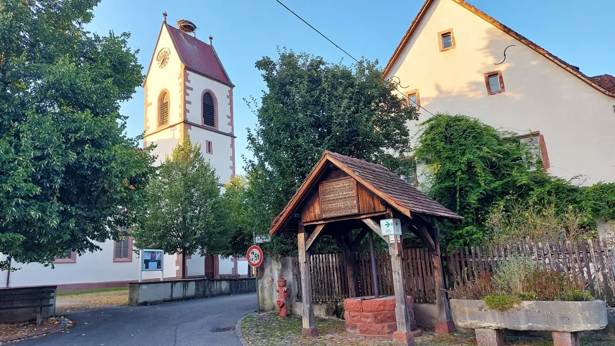 Eimeldingen in Feierlaune: Vom 4. bis 6. September findet das Dorffest statt. Wurde es viele Jahre im Dorfkern im Schatten der Kirche gefeiert, ist seit ein paar Jahren der Platz vor der Reblandhalle Veranstaltungsort.