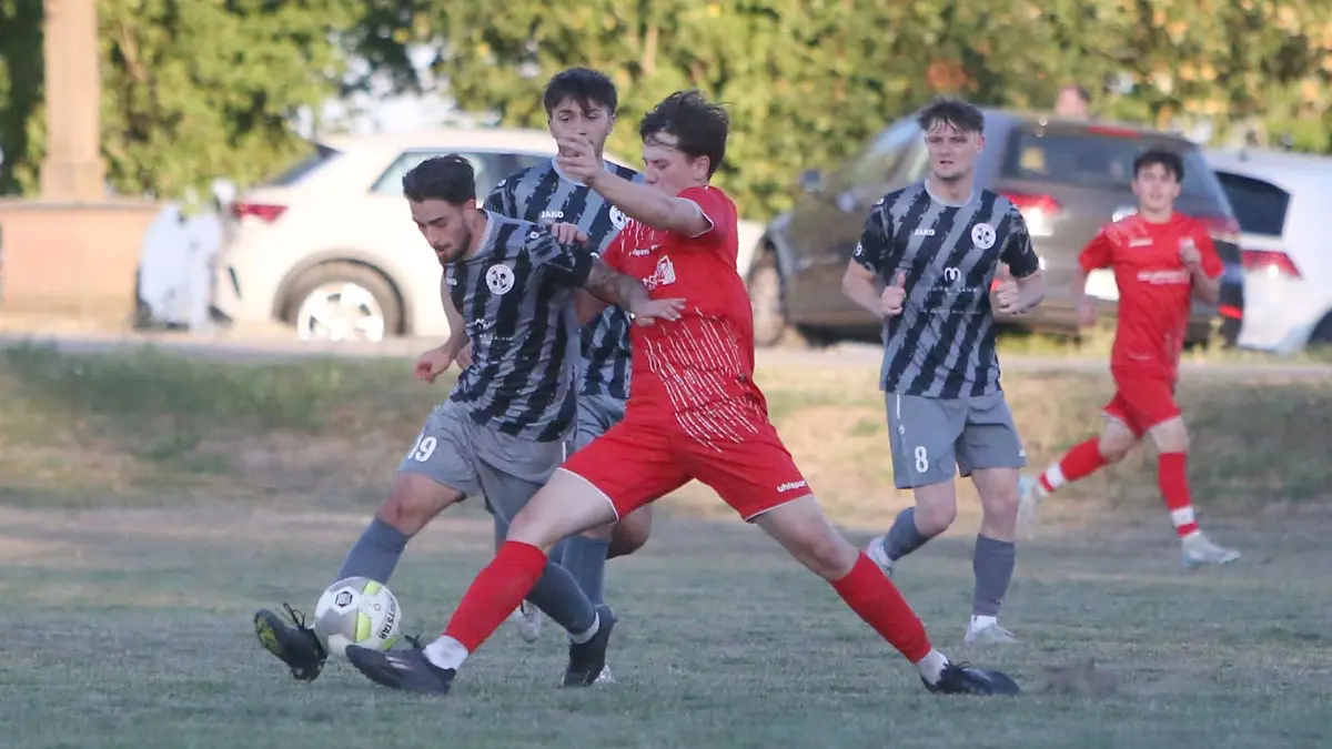 Die SG Empfingen II (in Rot) möchte in der Kreisliga den Klassenerhalt schaffen.