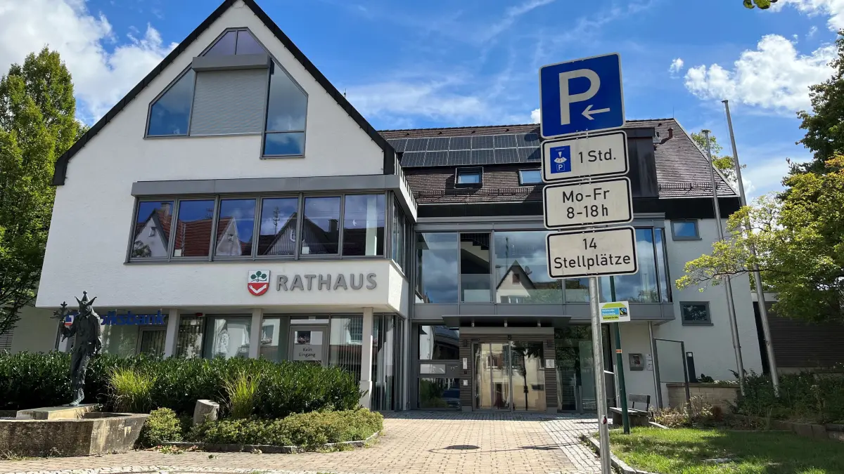 Kein Parkscheinautomat weit und breit : Parkgebühren würden sich für die Eutinger Gesamtgemeinde nicht rentieren.