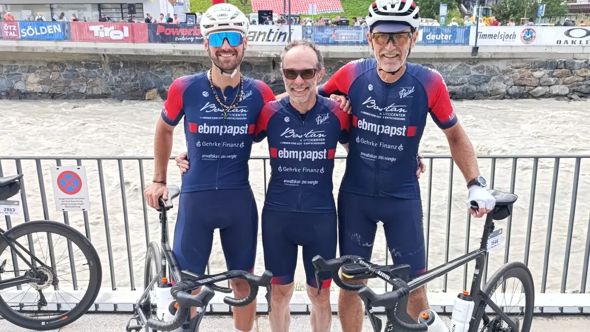 Erschöpft, aber glücklich: Sebastian Mick, Roland Kienzler und Thomas Mick (von links).