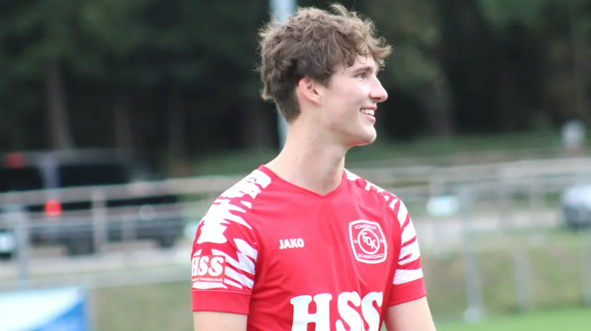 Bewegtes Wochenende für Maximilian Rapp: Der Königsfelder A-Jugendspieler feiert sein Landesliga-Debüt und führt Reserve-B.K.N. zum ersten Saisonsieg.
