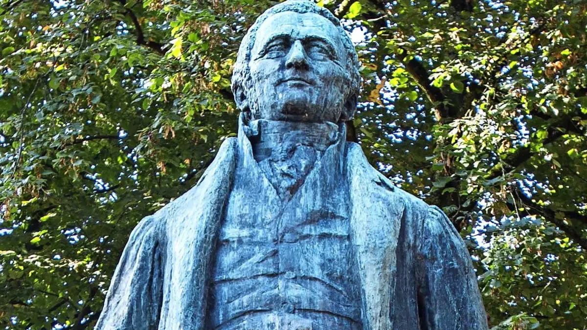 Die Dichterstatue im Hebelpark