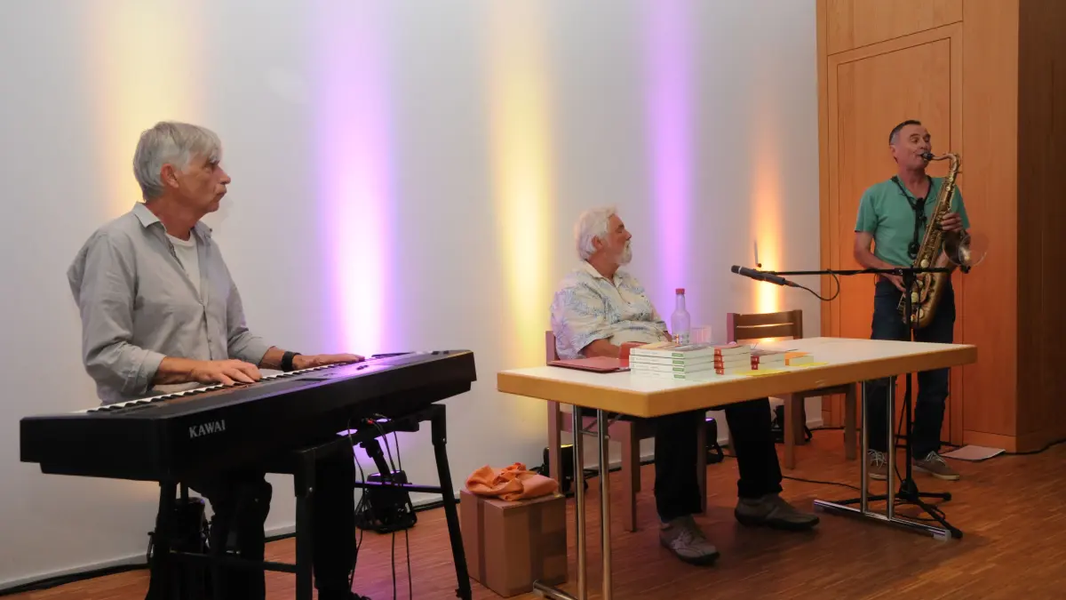 Thomas Wedekind und Helmut Knupfer begleiteten Titus Simon (Mitte).