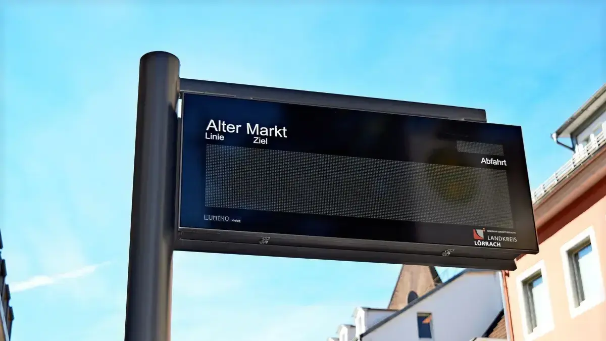 Die Reparatur hat zur Folge, dass auch die Bushaltestelle Alter Markt nicht angefahren wird.