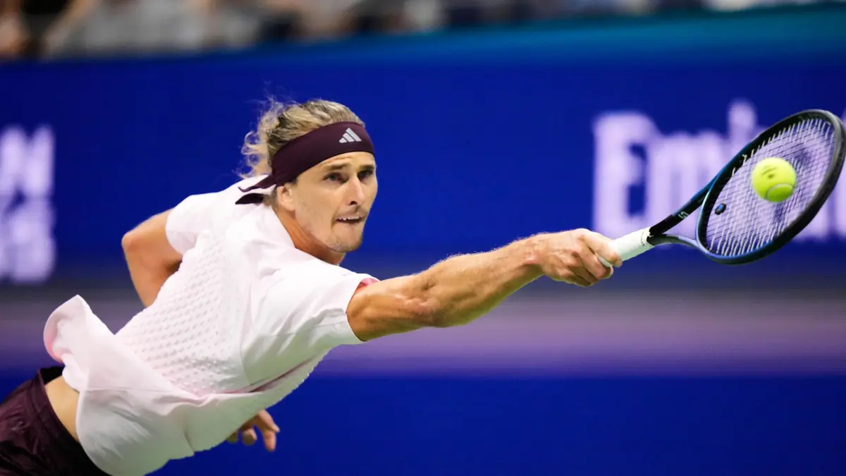 US Open: 01.09.2026, USA, New York: Tennis, Grand Slam, US Open, Herren, Einzel, 1.Runde, Zverev (Deutschland) - Sonego (Italien), Alexander Zverev spielt den Ball. Foto: Frank Franklin II/AP/dpa +++ dpa-Bildfunk +++