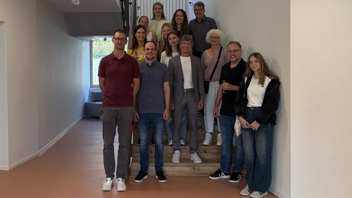 Vertreter der Gemeinde Steinen sowie der AB-Gemeinde mit den Erzieherinnen der Kita Schmetterling