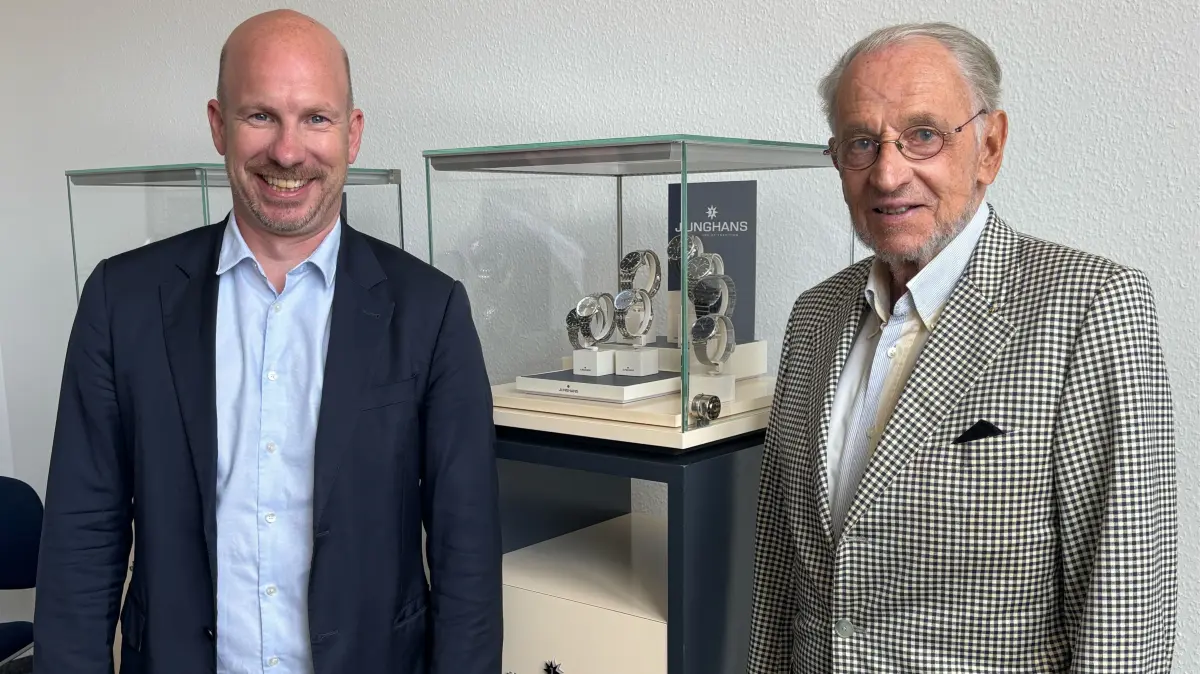 Hannes Stein und Peter Renz: Die Verträge sind unterzeichnet.