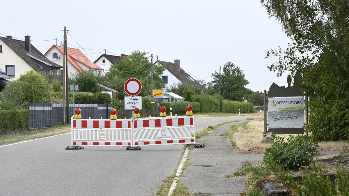 Die L415 ist wegen einer Fahrbahnerneuerung zwischen Beffendorf und Waldmössingen seit 17. August bis Mitte November 2026 gesperrt. Die Umleitung führt über Fluorn-Winzeln.
