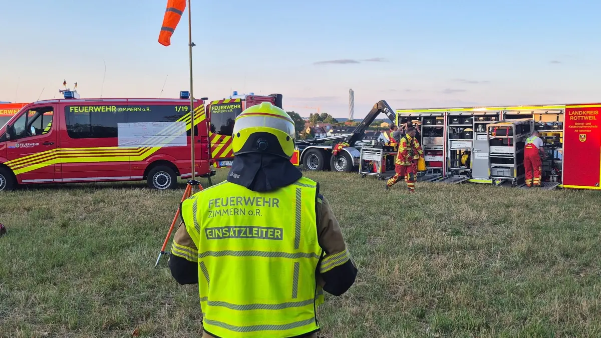 Feuerwehr Zimmern o.R. mit dem Abrollbehälter „Gefahrgut“ Landkreis Rottweil.