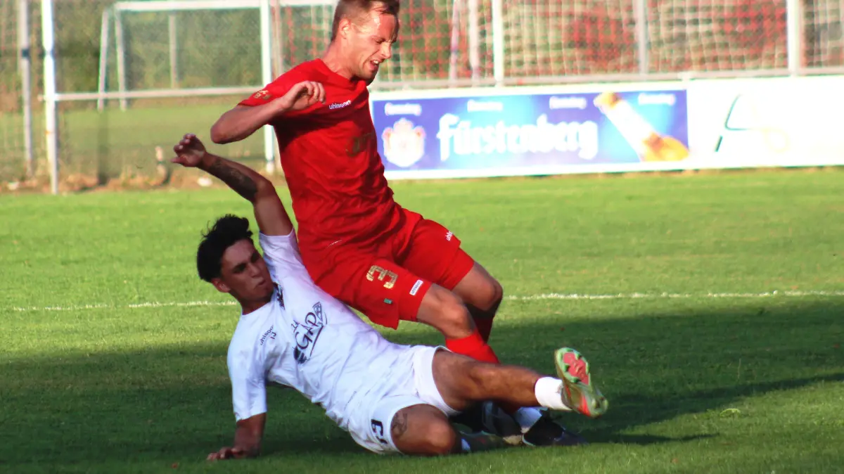Tyler Schilling (links) peilt mit der Villinger U21 den vierten Sieg an.