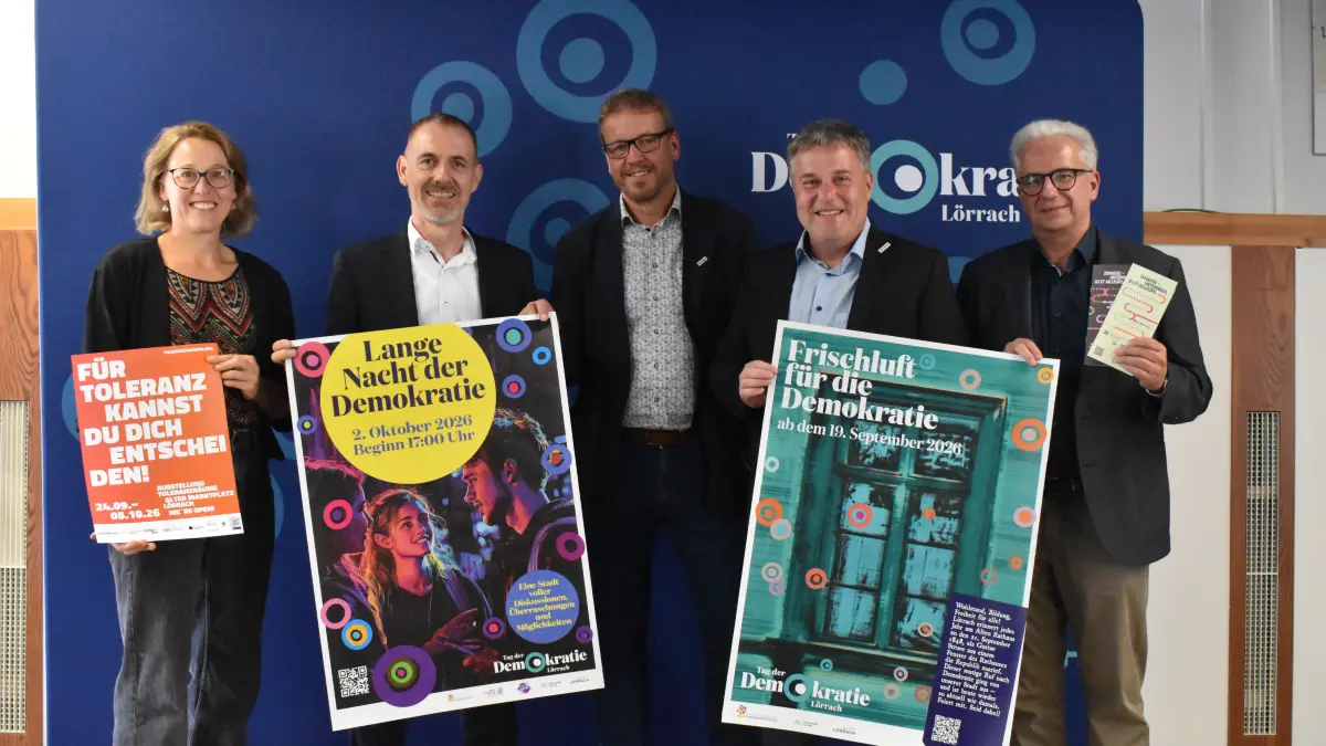 Stellten das Programm zum diesjährigen Tag der Demokratie vor: Sonja Raupp (Fachbereich Kultur und Tourismus), Oberbürgermeister Jörg Lutz, Fachbereichsleiter Lars Frick, VHS-Leiter Tom Leischner und Museumsleiter Jan Merk.