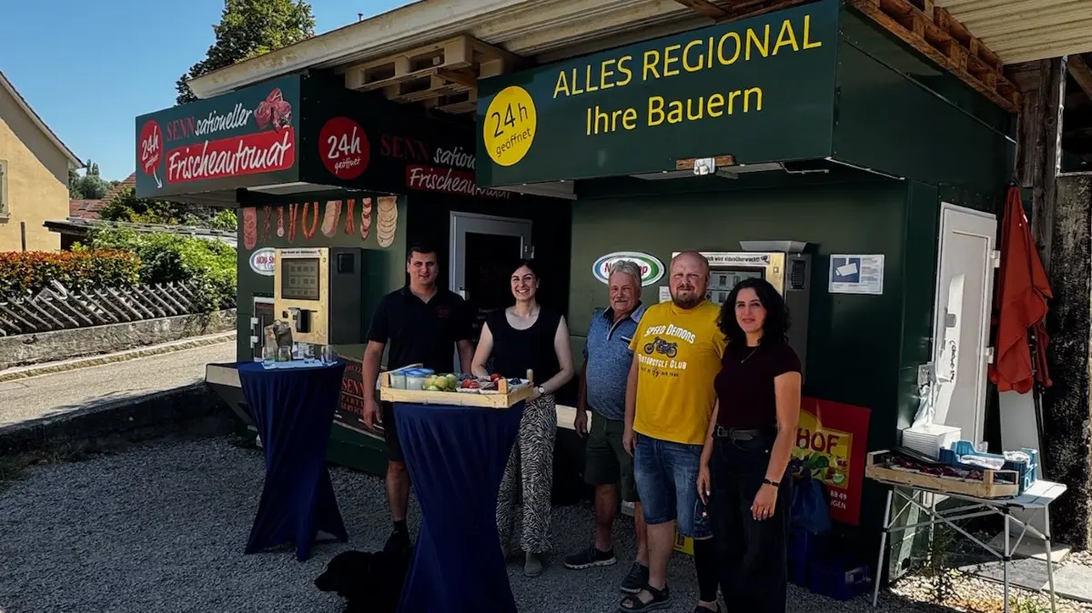Beim Austausch in Rümmingen (von links): Metzgermeister Matthias Senn, Grünen-Landtagsabgeordnete Sarah Hagmann, Herr Hügin, Landwirt Andreas Hügin und Rümmingens Bürgermeisterin Joana Carreira