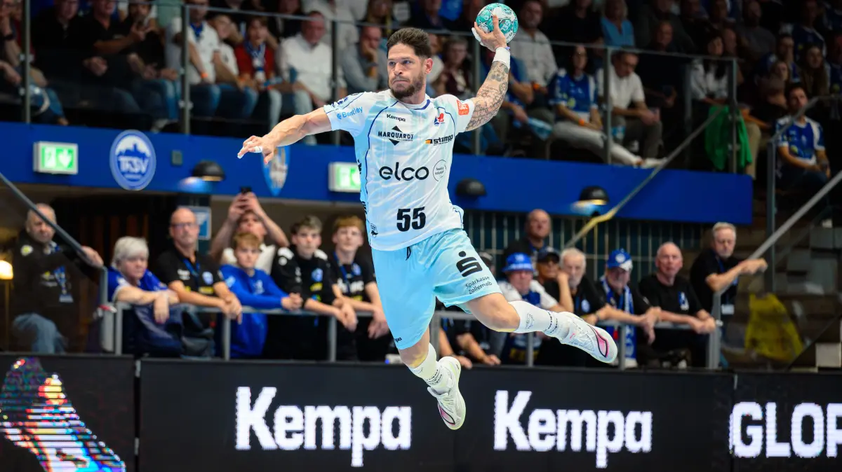 GER, ThSV Eisenach gegen HBW Balingen-Weilstetten, 1. Opel Handballbundesliga, Handball, 2. Spieltag, Saison 2026/2027, 03.09.2026: Csaba Leimeter (HBW Balingen Weilstetten, #55) frei vor dem Tor.
GER, ThSV Eisenach gegen HBW Balingen-Weilstetten, 1. Opel Handballbundesliga, Handball, 2. Spieltag, Saison 2026/2027, 03.09.2026
Foto: Eibner-Pressefoto/Martin Herbst