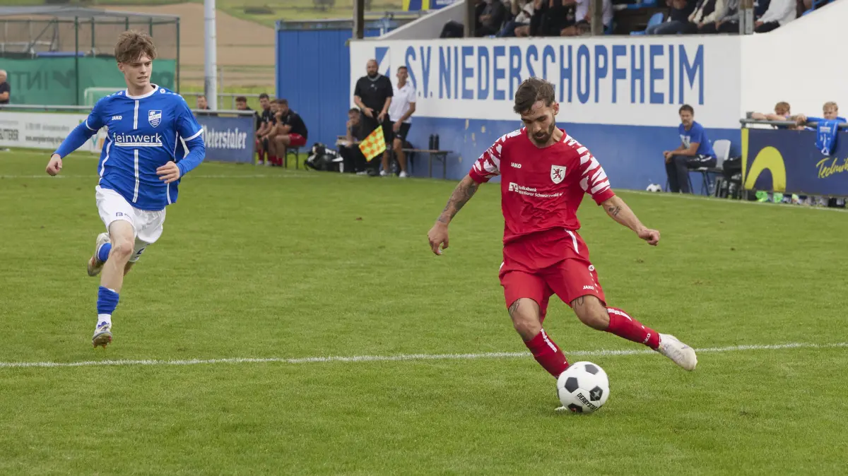 Leon Weiß und der SV Oberwolfach freuen sich auf das elektrisierende Duell beim SV Schapbach.