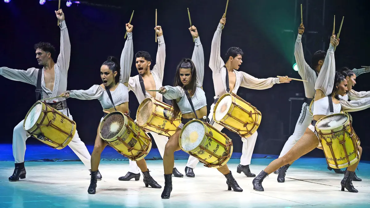 Die Truppe „Argendance“ begeisterte mit Trommeln und Boleadoras im Zirkus Knie in Villingen.