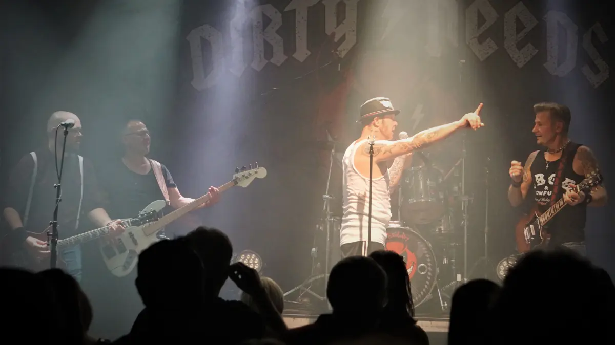 Schon mehrere Male in Lahr zu Gast: Die Band „Dirty Deeds“, die am Samstag, 19. September, wieder im Schlachthof spielt.
