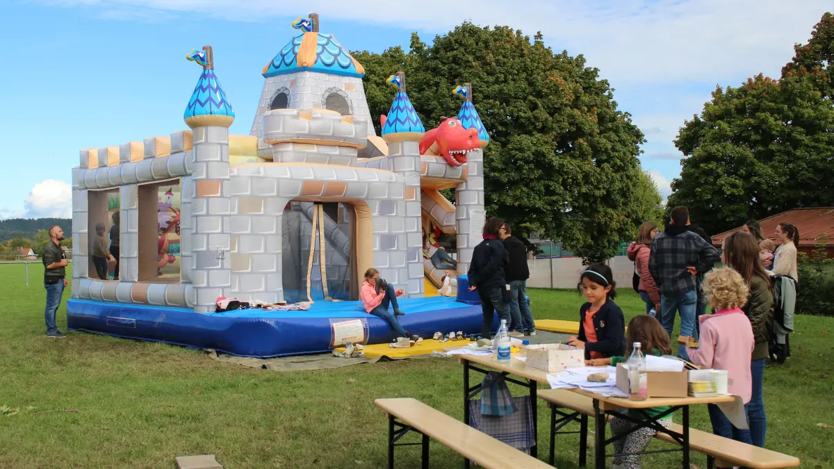 Seit 2022 gibt es am Wochenende Spielmöglichkeiten für Kinder.