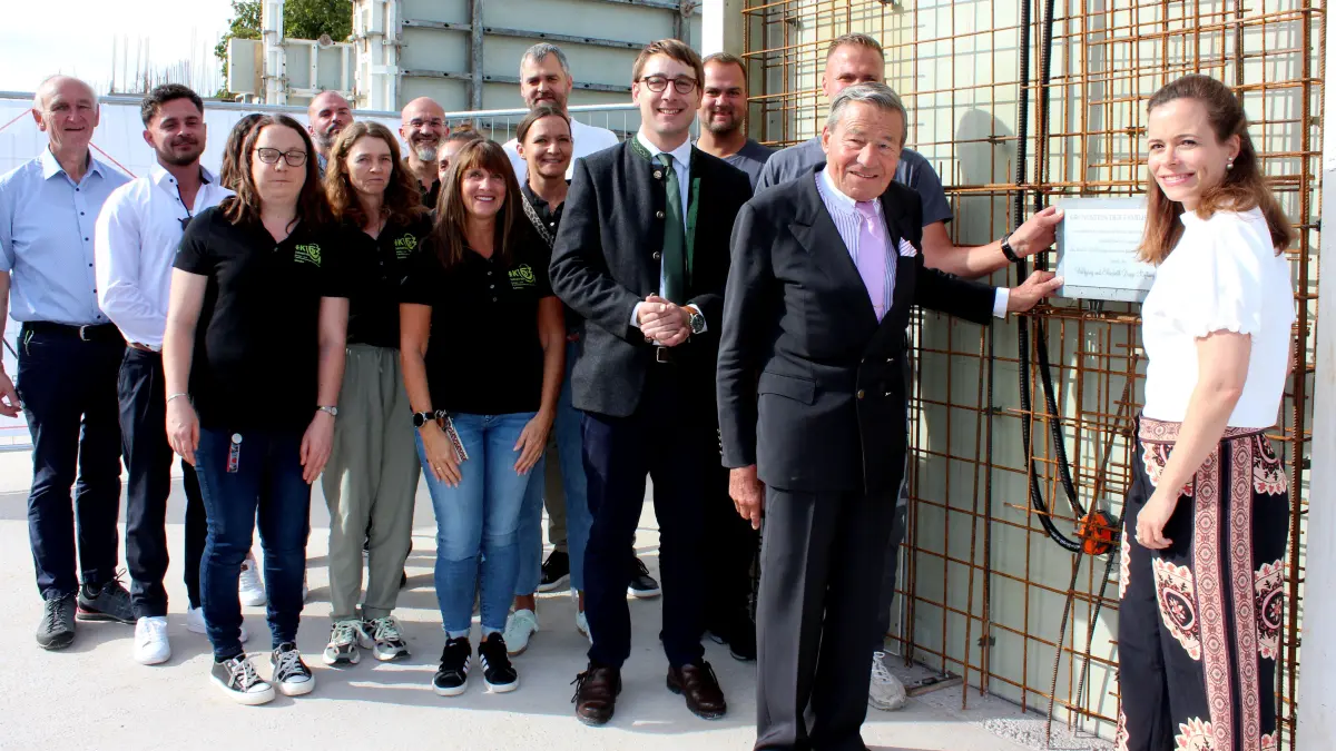 Grundsteinlegung für Anbau Kiga Jahnstraße Burladingen mit Wolfgang und Bonita Grupp