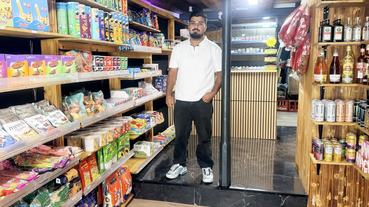 Ayad Talal eröffnet am Friedrichsplatz den City Kiosk.