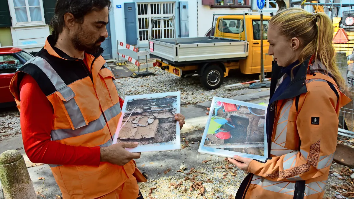 Die Basler Archäologen Delia Weidkuhn und Simon Graber bringen die Vergangenheit Basels ans Licht.