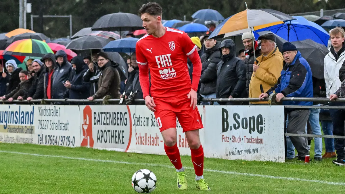 Jonathan Ehret (FC Auggen, #10)
GER, FC Wolfenweiler/Schallstadt - FC Auggen, Fussball, SBFV Rothaus Pokal, Halbfinale, Saison 2024/2025, 17.04.2025
Foto: TH Fotografie/Thomas Hess