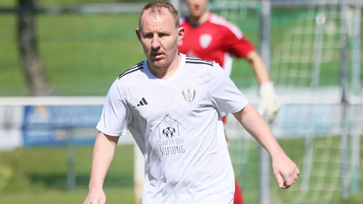 Razvan Dobricean sorgte per für Freistoß für das 2:2 und damit den Bösinger Punktgewinn in Bösingen
