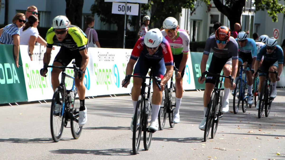 Zielsprint beim Riderman 2026 auf der Salinenstraße in Bad Dürrheim.