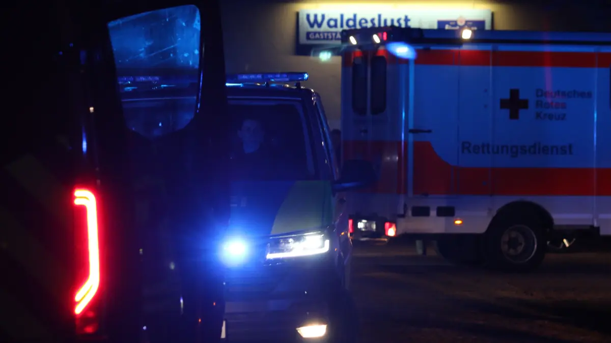 Diverse Einsatzkräfte sind am Samstag zum Restaurant Waldeslust ausgerückt, da Gasgeruch gemeldet wurde.
