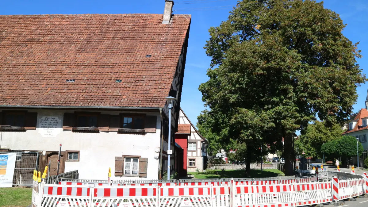 Das Daibert- oder auch Bechtold-Haus in Deißlingens Ortsmitte droht einzustürzen. Der Giebel ist bereits um einen Meter abgesackt.