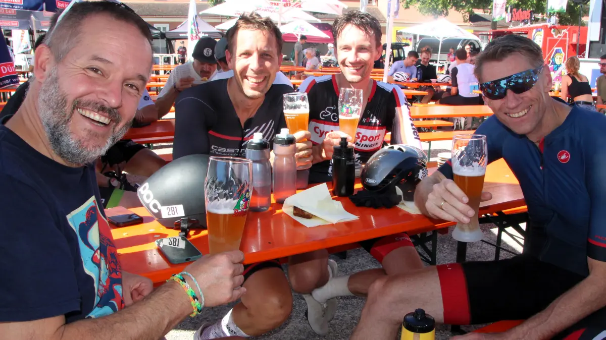 Nach den Anstrengungen war auch ein Bier erlaubt. Prost!