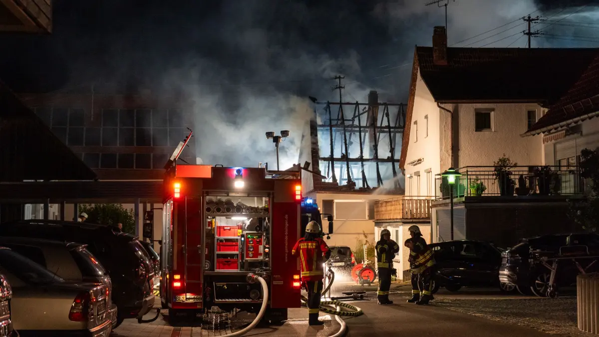 Die Feuerwehren aus Bisingen und Grosselfingen sind seit 4 Uhr in Bisingen im Einsatz.