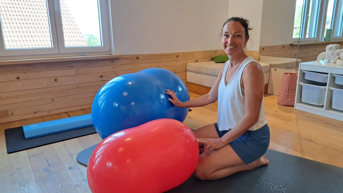In ihrer Praxis in Hubertshofen hat Alexandra Riedmaier seit Corona spürbar mehr zu tun. Wartelisten sind bei der Kinderphysiotherapie bundesweit zur Regel geworden.