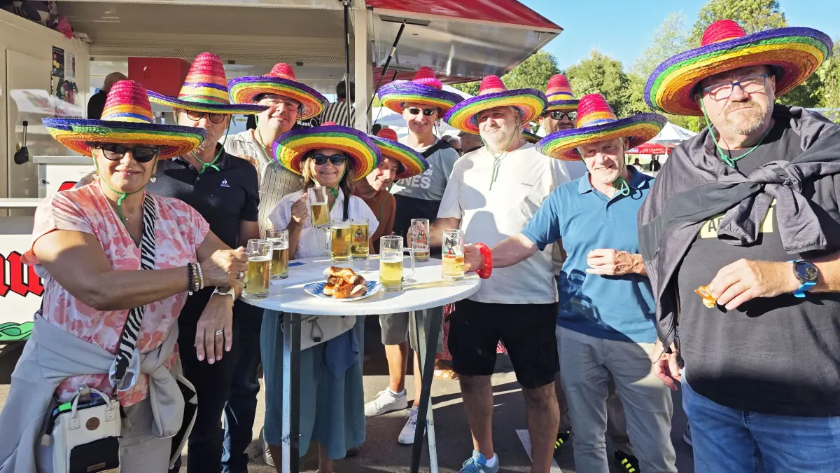 Unter den Besuchern – hier Gäste aus Marlenheim – herrschte offensichtlich gute Laune.