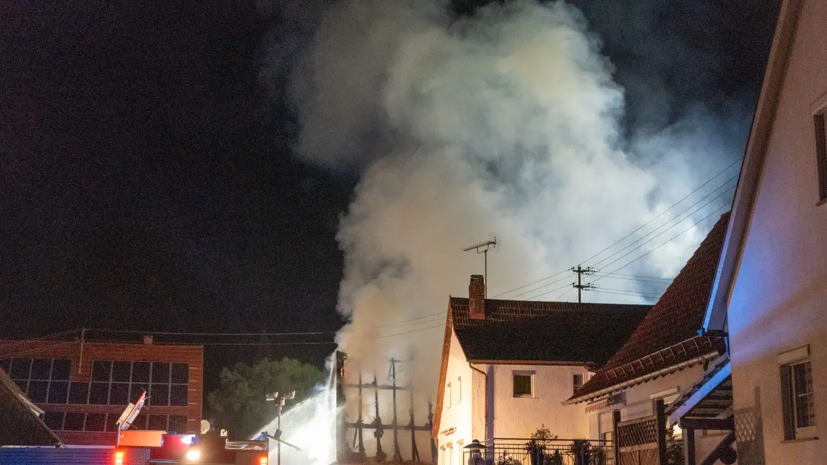 Die Feuerwehren aus Bisingen und Grosselfingen sind seit 4 Uhr in Bisingen im Einsatz.