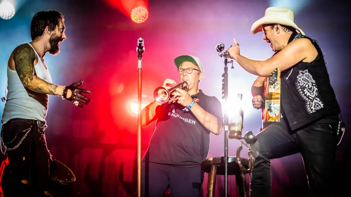 Beim Antenne1-Festival in Empfingen 2019 trat Bürgermeister Ferdinand Truffner zusammen mit "The BossHoss" auf. (Archivbild)