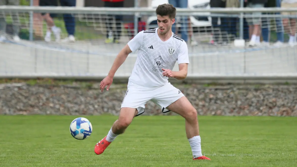 Kevin Hezel brachte den VfB Bösingen im Tübingen mit 1:0 in Führung; am Ende hieß es 2:2.