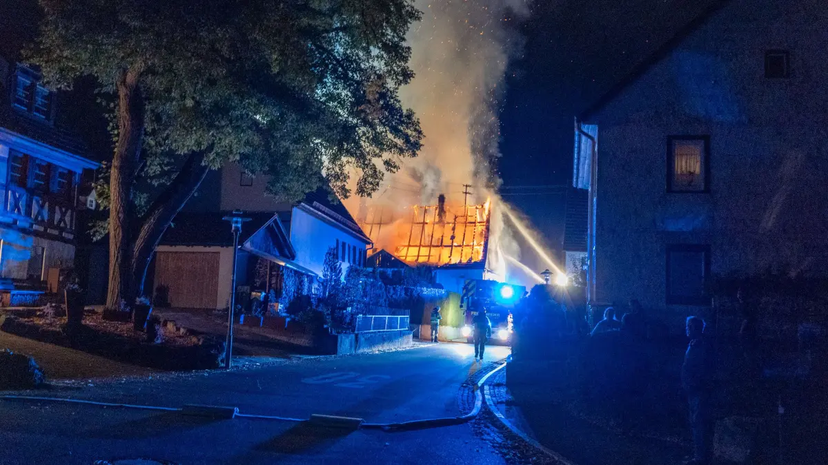 Die Feuerwehren aus Bisingen und Grosselfingen sind seit 4 Uhr in Bisingen im Einsatz.