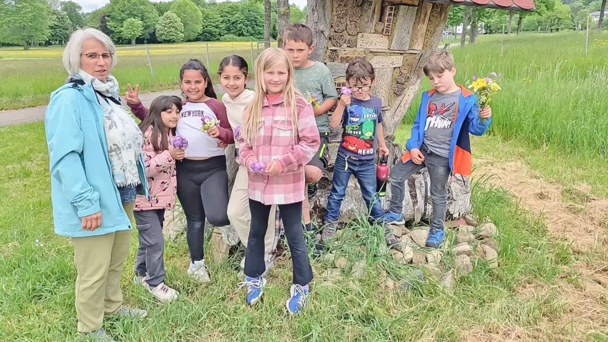 Ein Aktion im Rahmen des Grünen Klassenzimmers mit der Grund- und Werkrealschule ist der Nistkastenbau oder auch Insektenhotels.