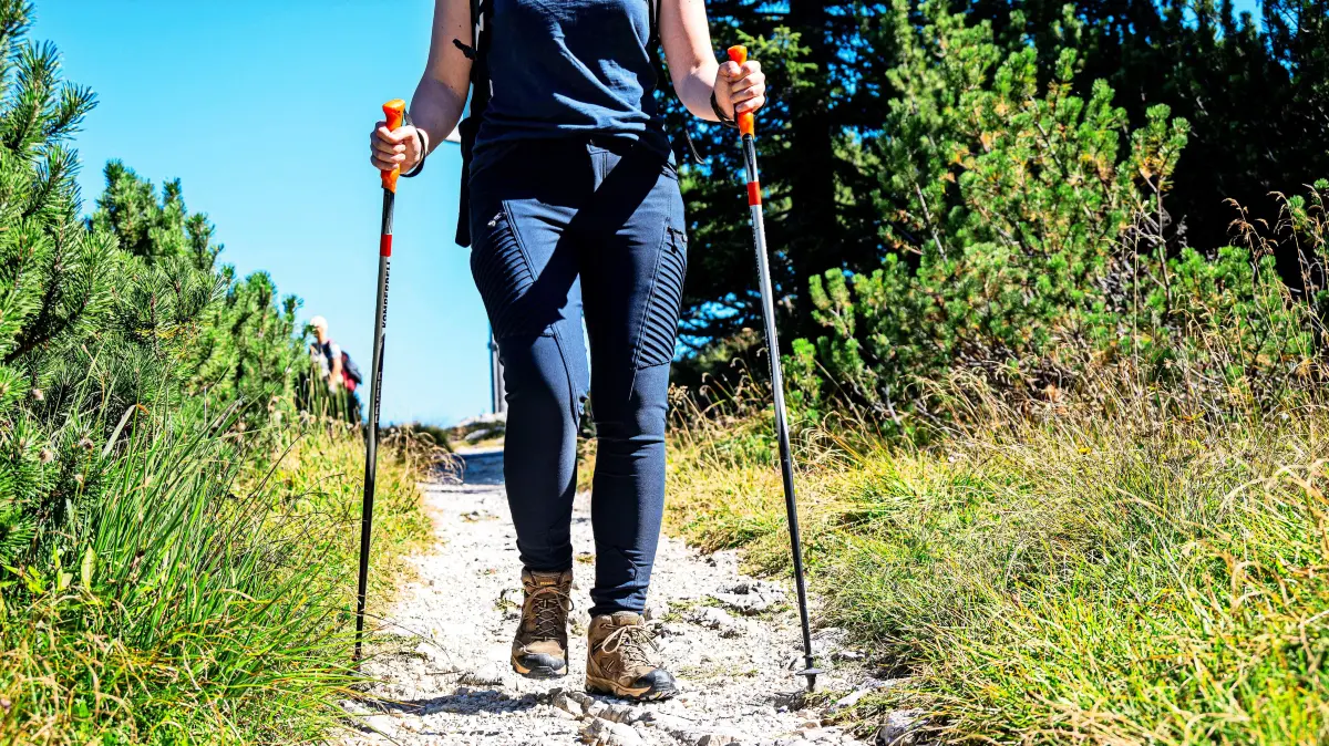 Richtig eingesetzt, sind Wanderstöcke eine wertvolle Unterstützung.